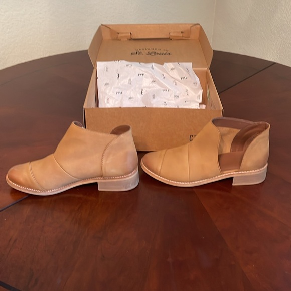 CREVO FOOTWEAR FASHION BOOTS, SIZE 7.5 - Picture 3 of 11